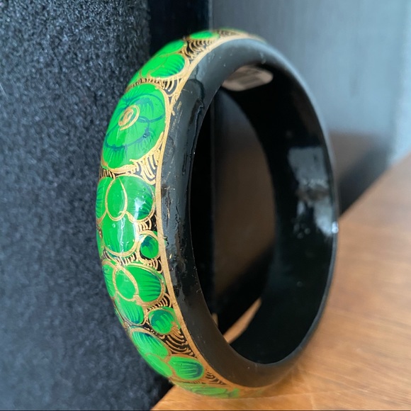 NWT Beautifully Hand Painted Green & Gold Boho Wood Bracelet Bangle - Picture 2 of 6